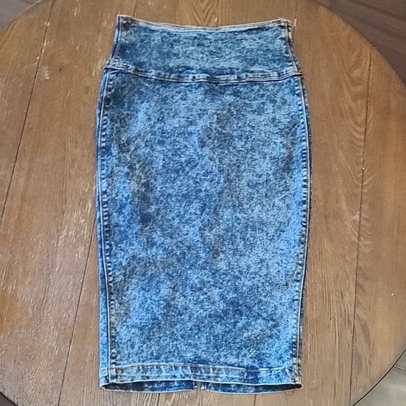 Vintage Dresses & Skirts - Vintage High Waisted Acid Wash Demin Pencil Skirt